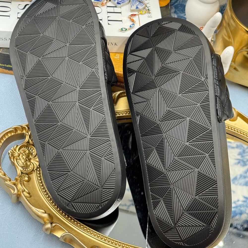 🆕 KURT GEIGER LONDON 🧿 NWOB Meena Eagle Slide, Quilted Black - Picture 11 of 11